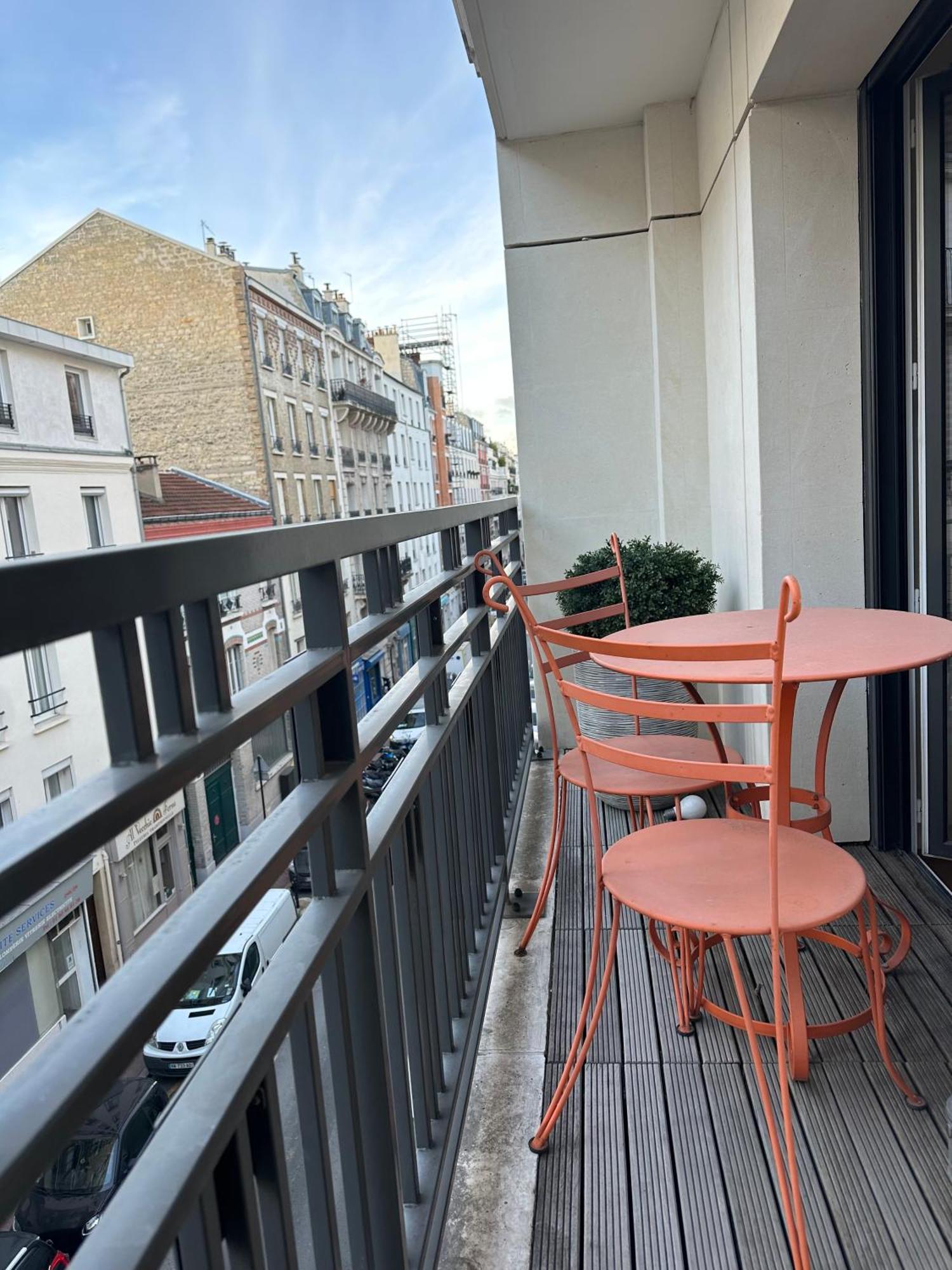 2 Pieces 57m2 Terrasse Sur Cour Proche Paris Porte Maillot *