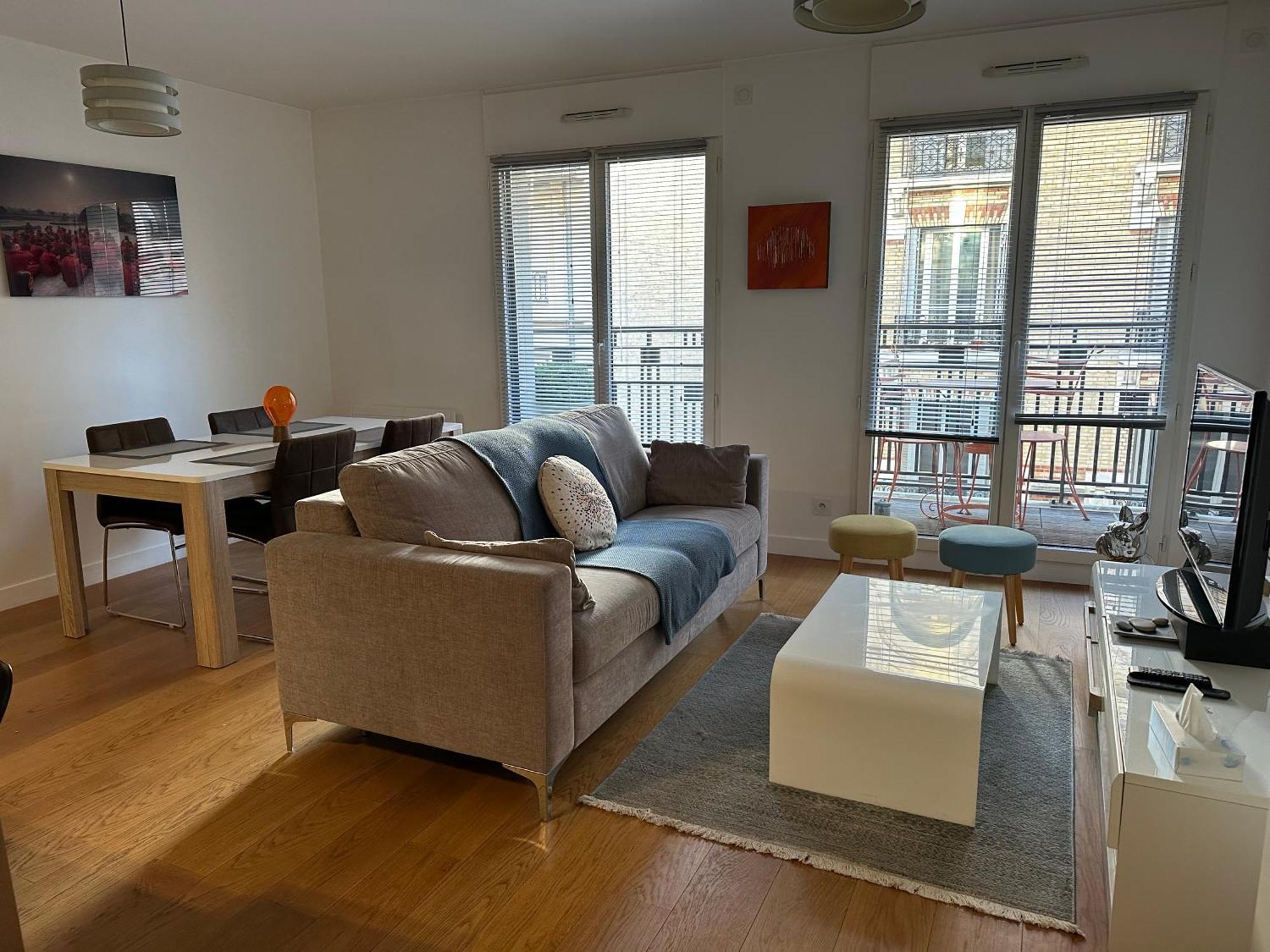2 Pieces 57m2 Terrasse Sur Cour Proche Paris Porte Maillot