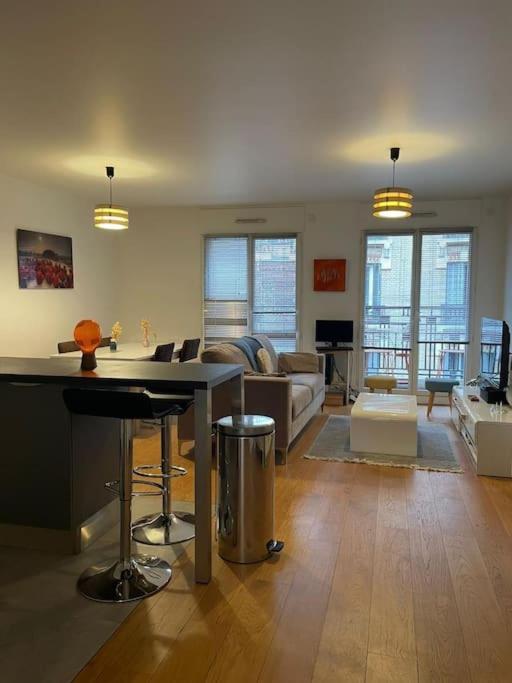 Apartment 2 Pieces 57m2 Terrasse Sur Cour Proche Paris Porte Maillot