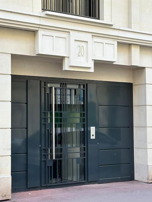 2 Pieces 57m2 Terrasse Sur Cour Proche Paris Porte Maillot
